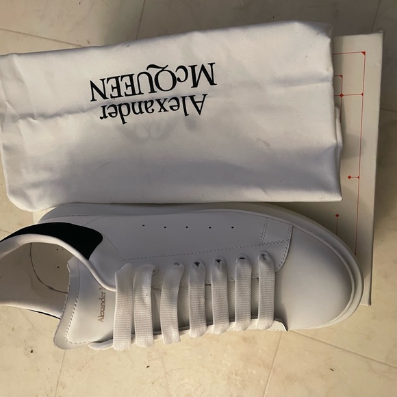 Alexander McQueen - Picture 8 of 8